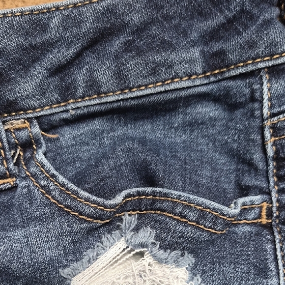 SO Women's Distressed Jean Shorts - Dark Blue Size 7/28W - Picture 6 of 13